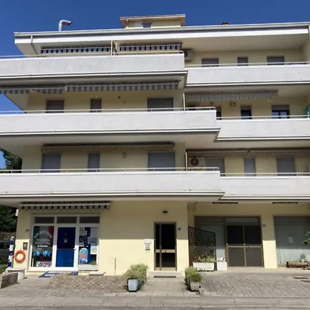 Modern Flat Close To The Center - Beahost Apartment